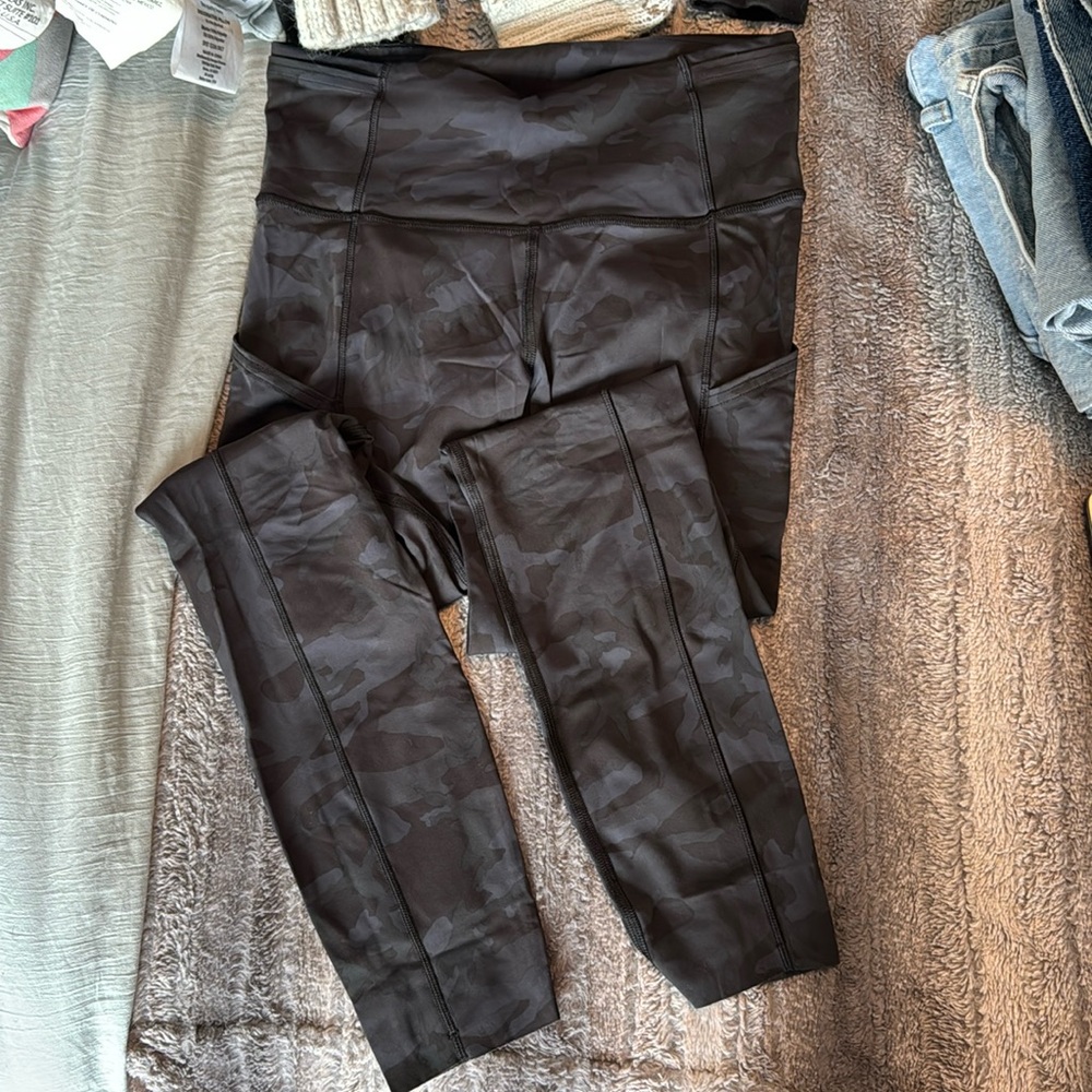 Women’s Lululemon Fast and Free Camo Grey Leggings Size 4